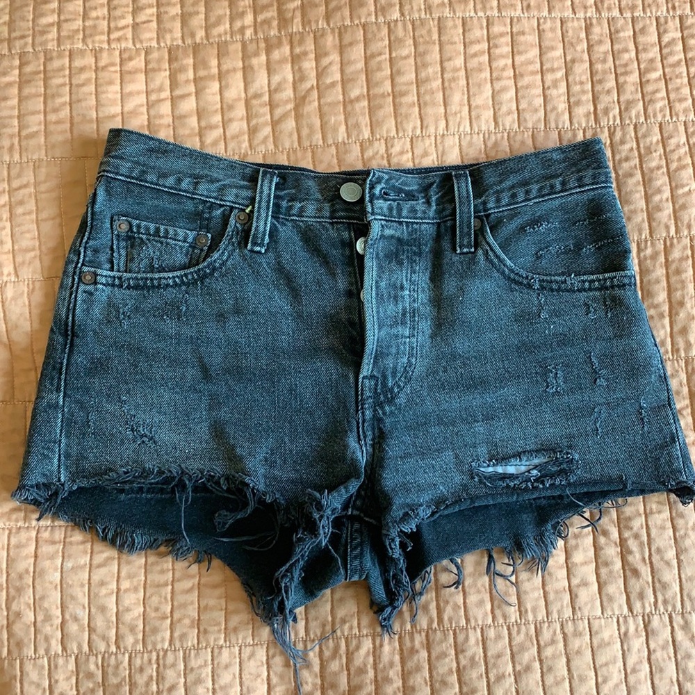Levi’s High Waisted Black Shorts